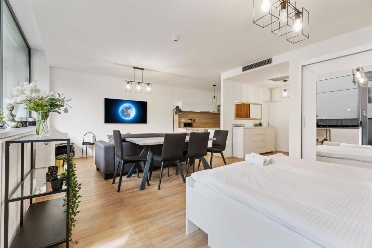 Lam Moon - Ac - Terrace Apartment Bratislava Luaran gambar
